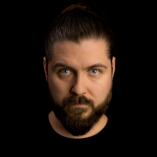 Igor Podgórski - Rozwija firmy za pomocą wideo marketingu, prowadzi kursy i szkolenia online.